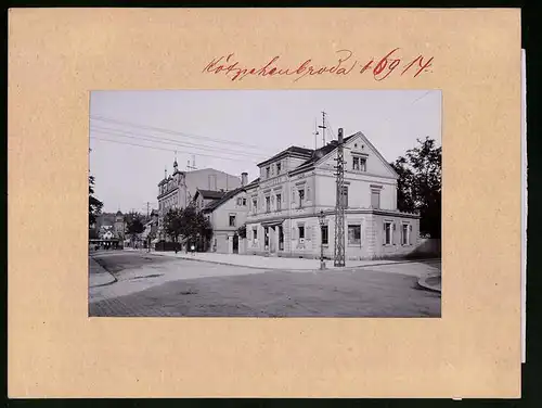 Fotografie Brück & Sohn Meissen, Ansicht Kötzschenbroda, Partie an der Bahnhofstrasse mit Apotheken Gebäude