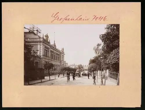 Fotografie Brück & Sohn Meissen, Ansicht Grossenhain, Blick in die Bahnhofstrasse, Kaiserliches Postamt, Bierkutsche