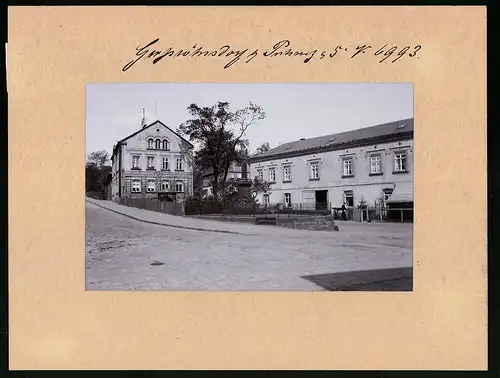 Fotografie Brück & Sohn Meissen, Ansicht Grossröhrsdorf i. Sa., Strassenpartie am Kriegerdenkmal