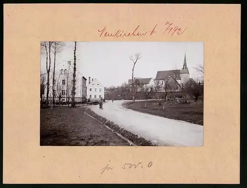 Fotografie Brück & Sohn Meissen, Ansicht Neukirchen bei Deutschenbora, Blick in den Ort mit Krche