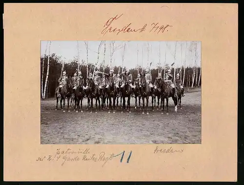 Fotografie Brück & Sohn Meissen, Ansicht Dresden, Königlich Sächsisches Gardereiter-Regiment auf Patrouille, Pickelhaube