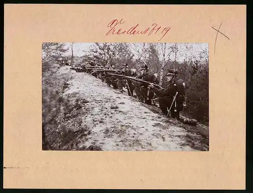Fotografie Brück & Sohn Meissen, Ansicht Dresden, Königlich Sächsisches Schützen-Regiment 108 im Feuergefecht