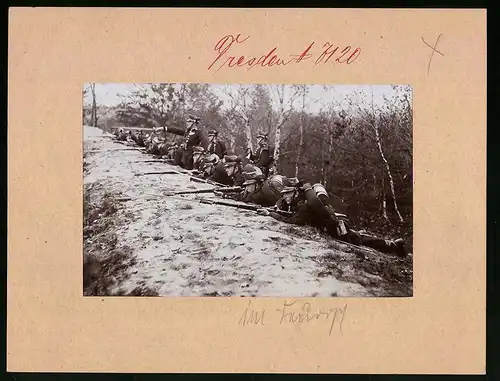 Fotografie Brück & Sohn Meissen, Ansicht Dresden, Königlich Sächsisches Schützen-Regiment 108 bei Gefechtsübungen