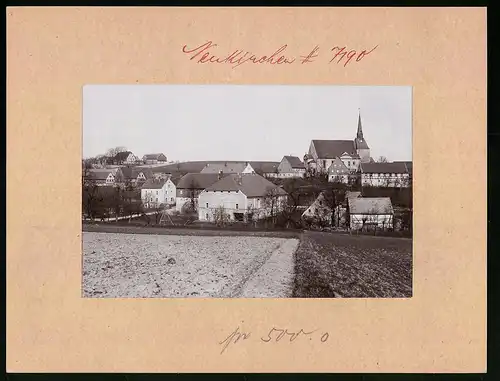 Fotografie Brück & Sohn Meissen, Ansicht Neukirchen bei Deutschenbora, Ortspartie mit Blick zur Kirche