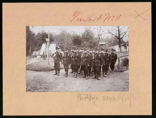 Fotografie Brück & Sohn Meissen, Ansicht Dresden, K.S. Schützen-(Füsilier-) Regiment No. 108, Rückkehr vom Schiessstand