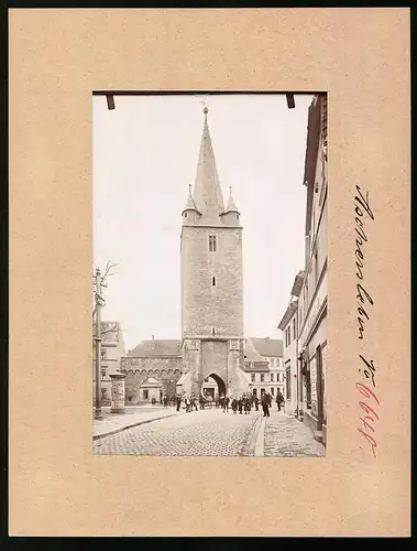 Fotografie Brück & Sohn Meissen, Ansicht Aschersleben, Blick auf den Johannesturm mit Litfasssäule