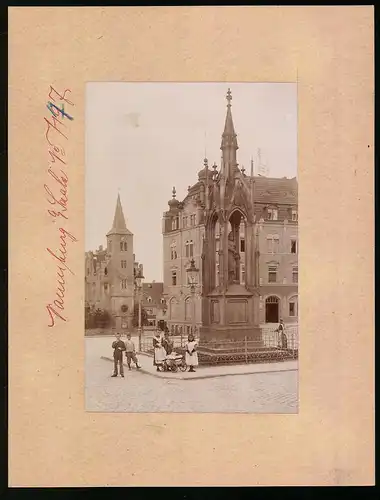 Fotografie Brück & Sohn Meissen, Ansicht Naumburg / Saal, Partie am Kriegerdenkmal, Mutter mit Kinderwagen