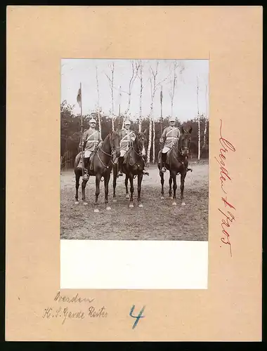 Fotografie Brück & Sohn Meissen, Ansicht Dresden, Kgl. Sächsisches Gardereiter-Rgt. auf Patrouille, Pickelhaube Uniform