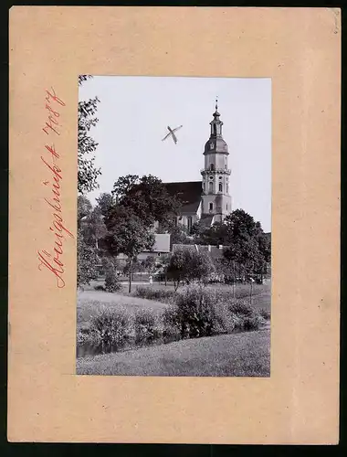 Fotografie Brück & Sohn Meissen, Ansicht Königsbrück, Blick auf die Kirche mit Pfarrhaus