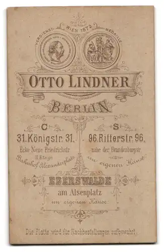 Fotografie Otto Lindner, Berlin, Königstr. 31, Junger Herr im Anzug mit Fliege