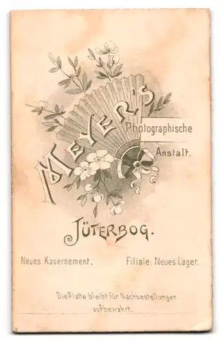 Fotografie G. Meyer, Jüterbog, Neue Kaserne, Junger Soldat in Gardeuniform mit Schirmmütze