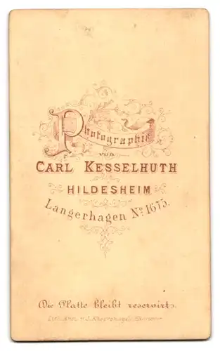 Fotografie Carl Kesselhuth, Hildesheim, Langerhagen 1675, Soldat mit Schifferkrause in Uniform