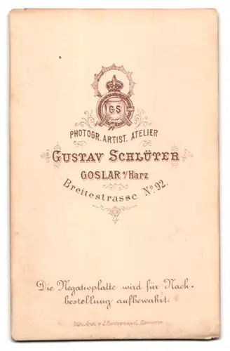 Fotografie Gustav Schlüter, Goslar, Breitestrasse 92, Ufz. des 19. Regt. in Uniform mit eingestecktem Orden