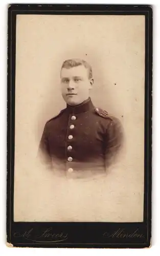 Fotografie M. Smeers, Minden, Bäckerstrasse 25, Junger Soldat des 10. Regt. in Uniform