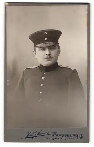 Fotografie Jul. Sievers, Strassburg, Margaretengasse 10-12, Kindlich aussehender Soldat des 10. Regt. in Uniform