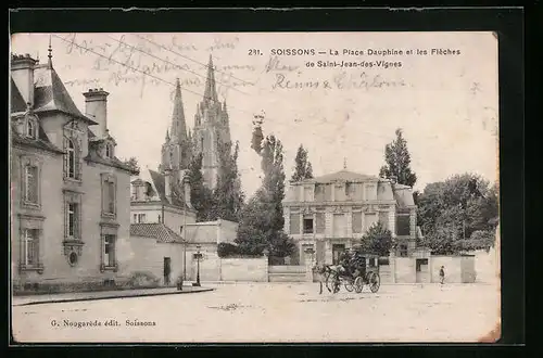 AK Soissons, La Place Dauphine et les Flèches de Saint-Jean-des-Vignes