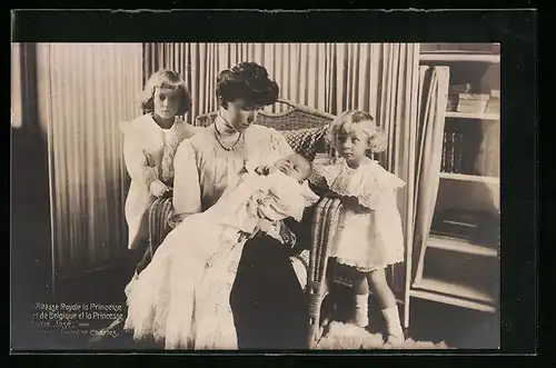 AK Prinzessin Albert von Belgien mit ihren Kindern Charles, Leopold und Marie Jose