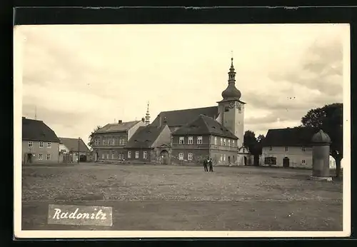 AK Radonitz, Marktplatz mit Kirche