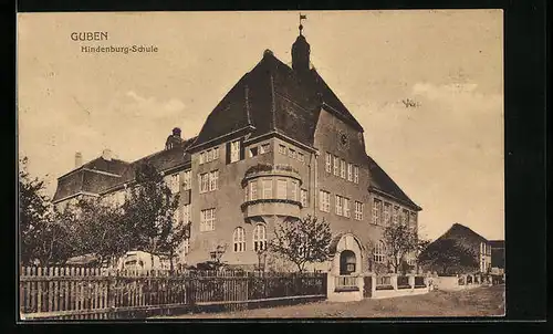 AK Guben, Hindenburg-Schule mit Strassenpartie