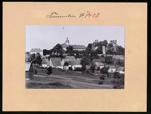 Fotografie Brück & Sohn Meissen, Ansicht Frauenstein i. Erzg., Blick auf die Stadt mit Schloss und Ruine