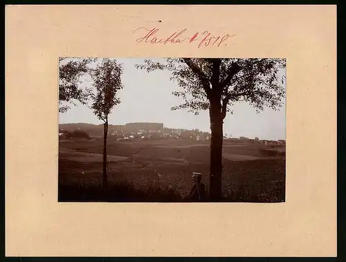 Fotografie Brück & Sohn Meissen, Ansicht Hartha, Blick aus dem Wald auf die Stadt