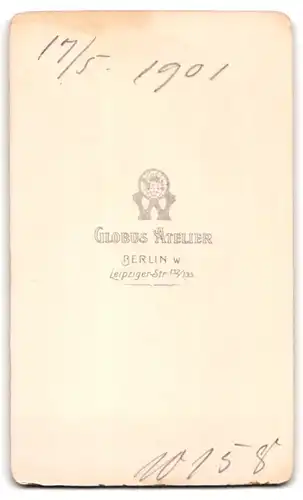 Fotografie Atelier Globus, Berlin-W., Leipziger-Str. 132-135, Junger Herr im Anzug mit Krawatte
