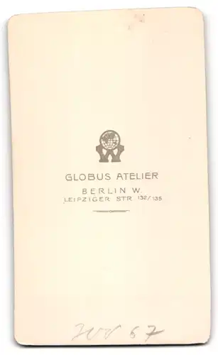 Fotografie Atelier, Berlin-W., Leipziger Str. 132-135, Junge Dame in hübscher Kleidung