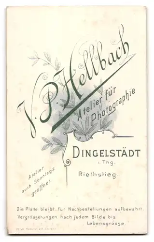 Fotografie V. P. Hellbach, Dingelstädt i. Thg., Riethstieg, Junge Dame im modischen Kleid