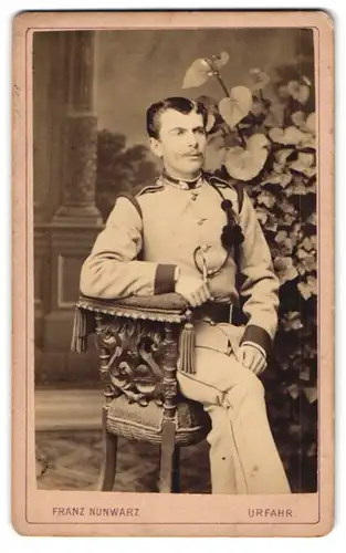 Fotografie Franz Nunwarz, Urfahr, Fischergasee 13, Österr.-Ungarischer Soldat in Uniform mit Schützenschnur