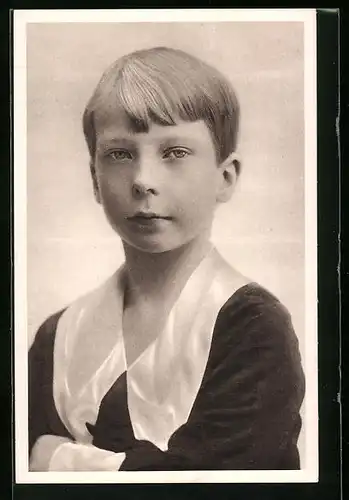 AK S.A.R. Le Prince Charles a l`âge de 10 ans.