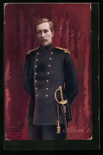 Künstler-AK König Albert von Belgien in edler Uniform mit Portepee am Säbel