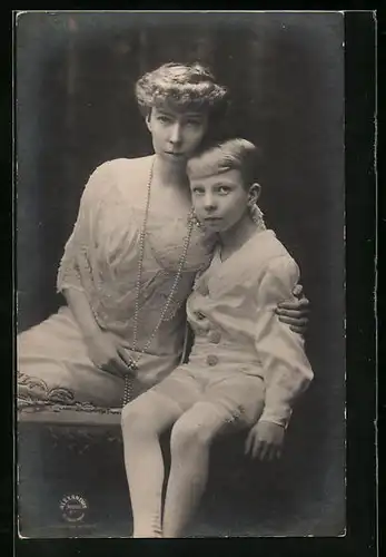 AK Königin Elisabeth von Belgien mit Prinz Léopold im jungen Alter