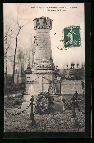 AK Sissonne, Monumnet élevé aux Enfants morts pour la Patrie