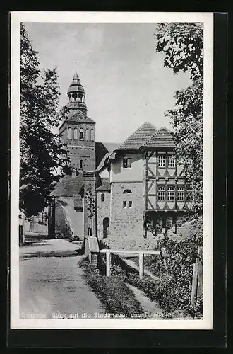 AK Drossen, Blick auf die Stadtmauer und Turnhalle