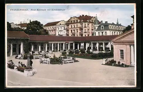 AK Franzensbad, Neue Kolonnade mit Kirchenstrasse