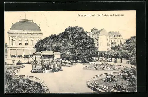 AK Franzensbad, Kurgarten mit Blumenbeeten und Kurhaus