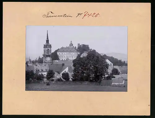 Fotografie Brück & Sohn Meissen, Ansicht Frauenstein i. Erzg., Blick auf die Stadt mit Kirche und Schloss