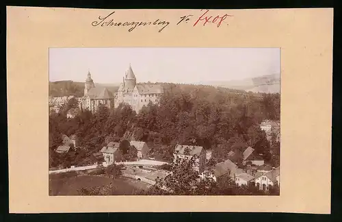 Fotografie Brück & Sohn Meissen, Ansicht Schwarzenberg i. Erzg., Ortsansicht mit Blick zum Schloss