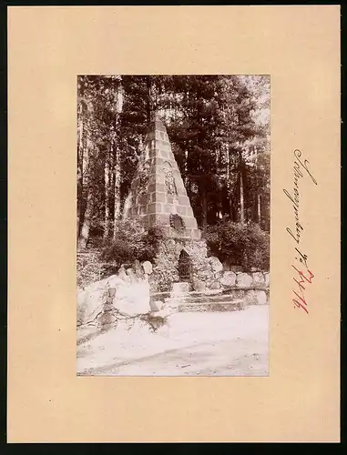 Fotografie Brück & Sohn Meissen, Ansicht Schwarzenberg i. Erzg., Partie an der Steinpyramide im Fürstenbrunn