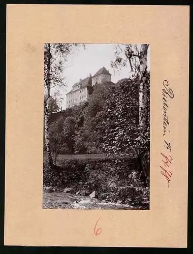 Fotografie Brück & Sohn Meissen, Ansicht Bieberstein i. Sa., Blick vom Fluss auf das Schloss
