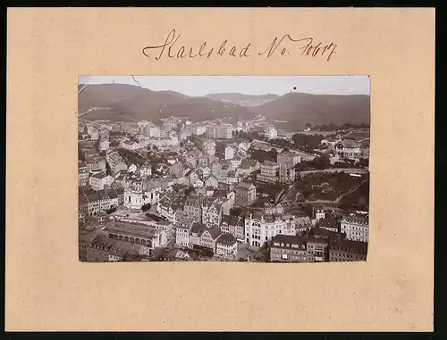 Fotografie Brück & Sohn Meissen, Ansicht Karlsbad, Innenstadt von einem Aussichtspunkt gesehen