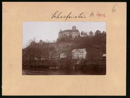 Fotografie Brück & Sohn Meissen, Ansicht Scharfenstein, Hufbeschlag & Wagenbau Adolf Gotmann unter der Burg