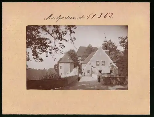 Fotografie Brück & Sohn Meissen, Ansicht Mutzschen, Schlossstrasse mit Schlosseingang