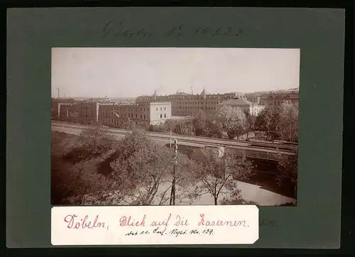Fotografie Brück & Sohn Meissen, Ansicht Döbeln, Kaserne des 11. Infanterie-Regiments Nr. 139 & Eisenbahnbrücke