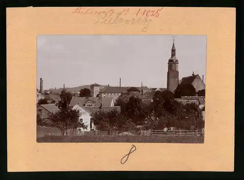 Fotografie Brück & Sohn Meissen, Ansicht Pulsnitz, Stadtrand mit Kirche