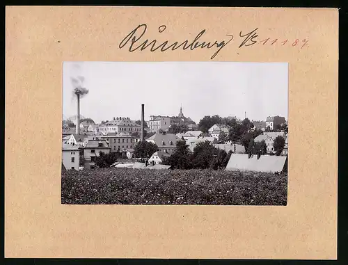 Fotografie Brück & Sohn Meissen, Ansicht Rumburg i. B., Blick in den Ort mit rauchendem Schlot