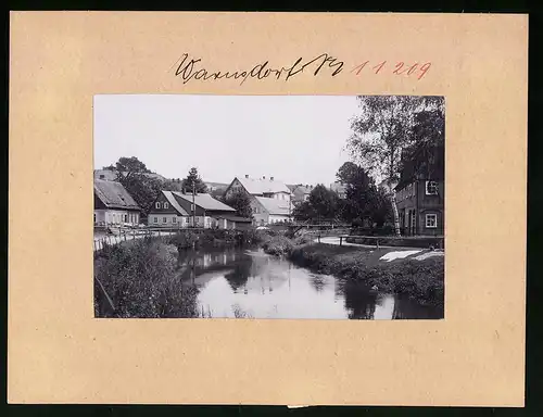 Fotografie Brück & Sohn Meissen, Ansicht Warnsdorf i. B., Häuserpartie an der Mandau