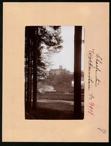 Fotografie Brück & Sohn Meissen, Ansicht Scharfenstein, Güterzug am Fusse des Schlosses