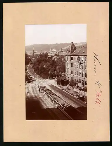 Fotografie Brück & Sohn Meissen, Ansicht Meissen, Partie im Ort am Bahnübergang mit Blick ins Triebischtal