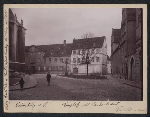 Fotografie Brück & Sohn Meissen, Ansicht Naumburg a. S., Partie am Domplatz mit Landratsamt